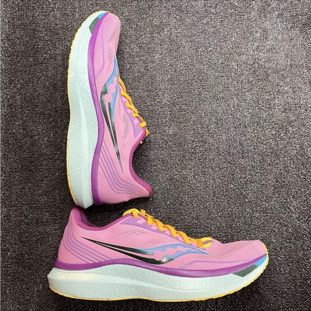 Saucony Endorphin Pro carbon plated womens 10 mens 8.5